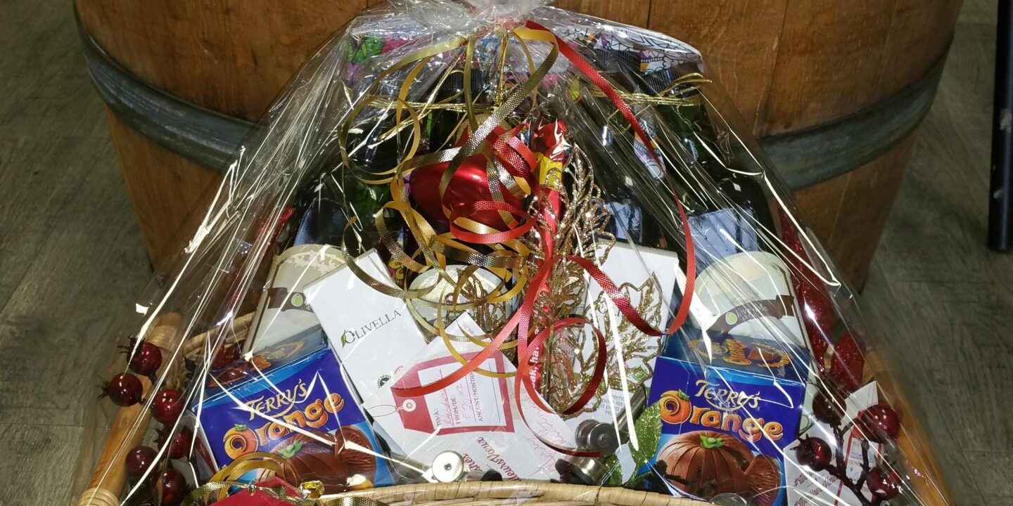 custom-christmas-basket